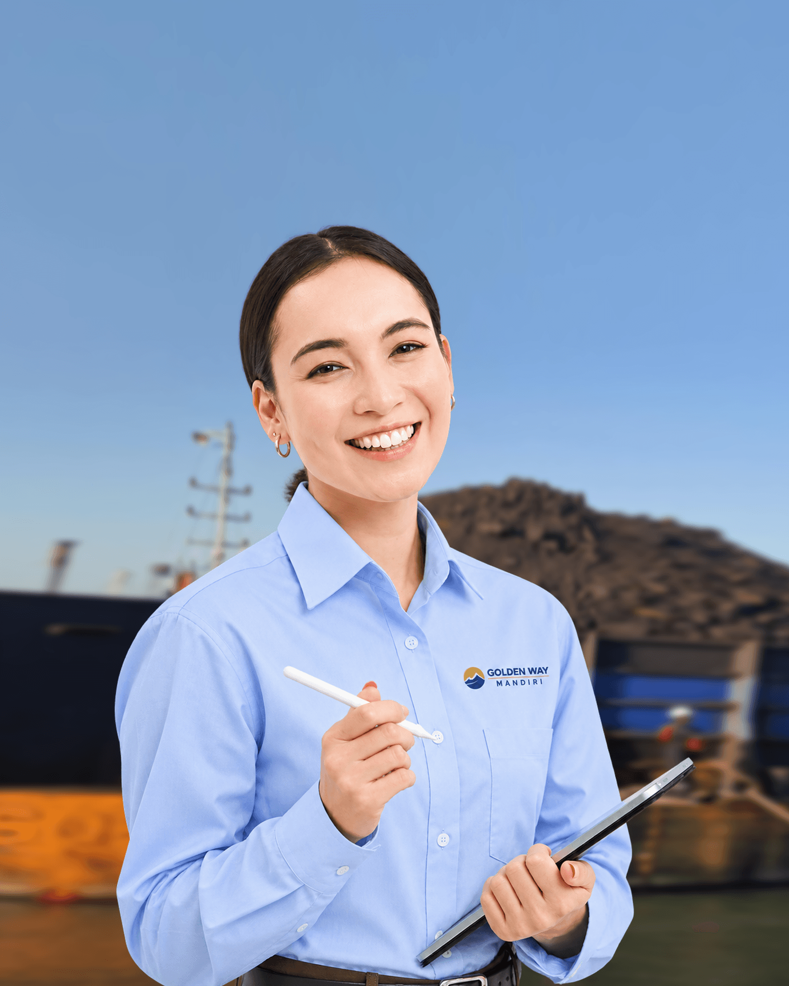 Kapal tunda PT Golden Way Mandiri melintasi perairan pesisir Indonesia